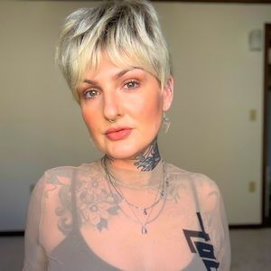 Meet your Posher, Dena